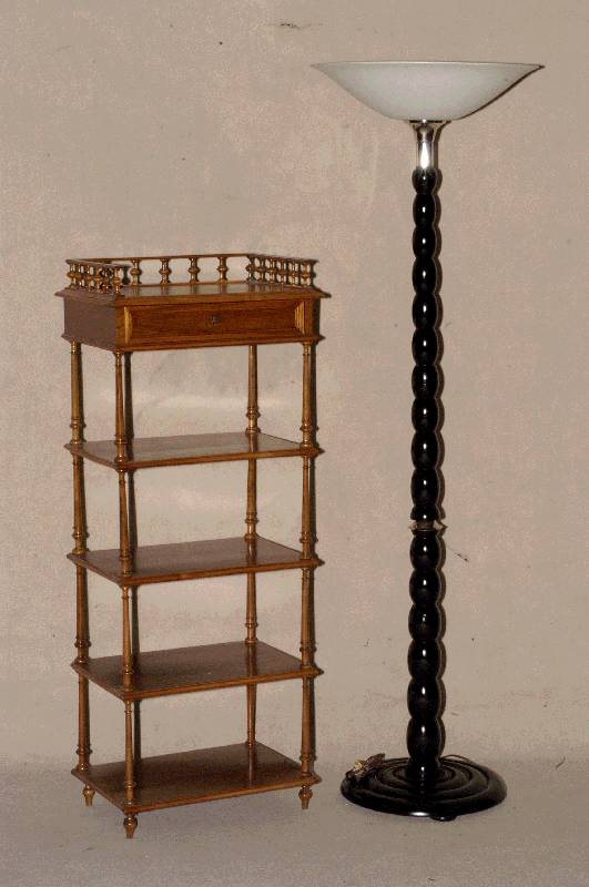 Etagere, deutsch, um 1880/90, mit Schublade, Nußbaum massiv, Nußbaumfurnier, reiche Drechselarbeit, Galerie, restauriert, wohnfertig, nicht frei ...