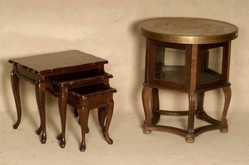 Rauchvitrine, deutsch, um 1900/10, Eiche massiv, Eichefurnier, komplett auf Rahmen gearbeitet, Mittelteil verglast, 5-eckig, Beine verstrebt, ...