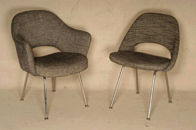 4 Stuhlsessel, wohl Schweiz, um 1969/70, wohl Knoll International (1 StÜck mit original Klebezettel), Entwurf Eero Saarinen, Gestell Metall ...