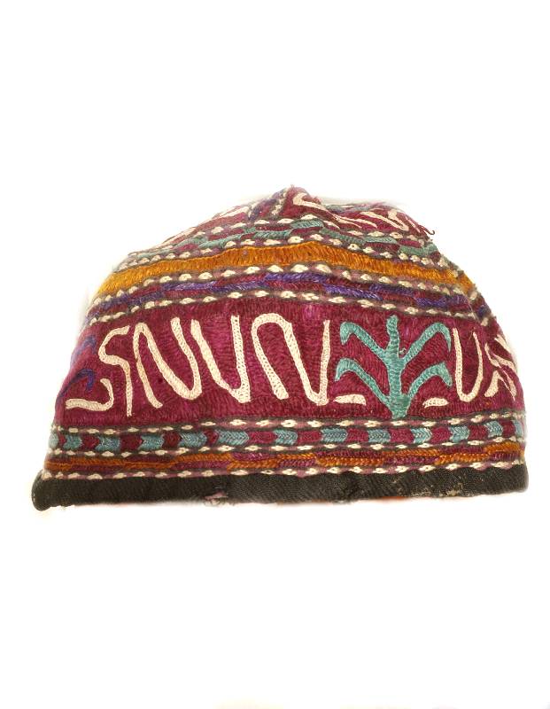 SteppmÜtze, Uzbekistan, um 1930, Baumwolle Seidenbestickt, durchm. 16cm, SchÄtzwert: 700.- EURO, EHZ: 2