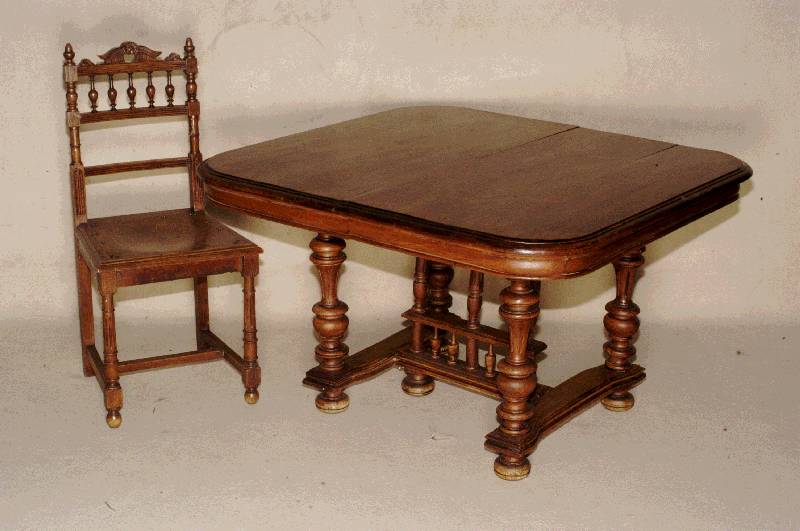 Ausziehtisch, Frankreich/Dijon, um 1890/1900, Weichholz und Eiche massiv, reich gedrechselte Beine, verstrebt, balusterfÖrmige Ziergalerie, ...