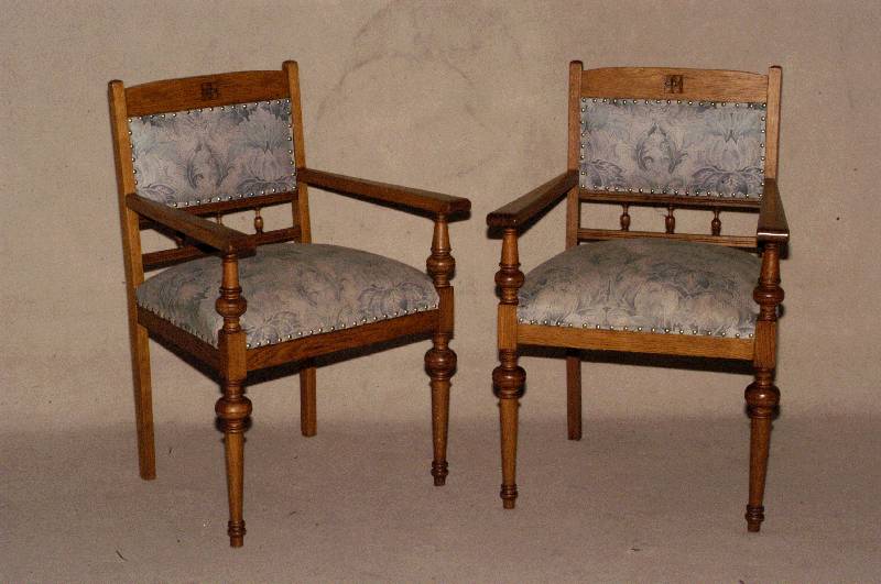 Armlehnsessel, Holland, um 1870, Wilhelm III , Eiche massiv, gedrechselte Beine, leicht gebogene Hochlehne, mittig mit Drechselarbeiten, Polsterung ...