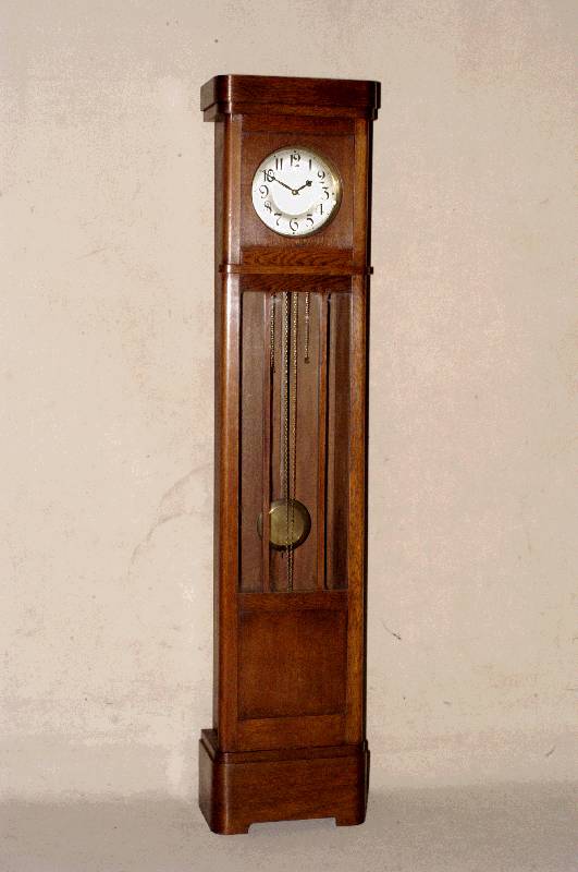 Standuhr, deutsch, um 1920, Korpus Weichholz , Eichefurnier, schÖnes geschliffenes Glas, typisch aus der Zeit, gerader Kopf, kleine runde ...