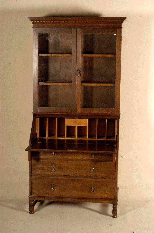 SekretÄr mit Glasaufsatz, England, um 1900, Eiche massiv, kleine StollenfÜße, 3 schlichte Schubladen, BeschlÄge original, SchrÄgklappe, ...