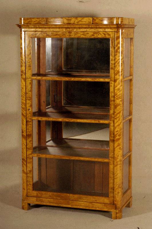 Vitrine, deutsch, um 1830/40, Korpus Weichholz, helles Birkefurnier, rundum verglast und versprosst, abgerundete Ecken, schÖne elegante 3-fach ...