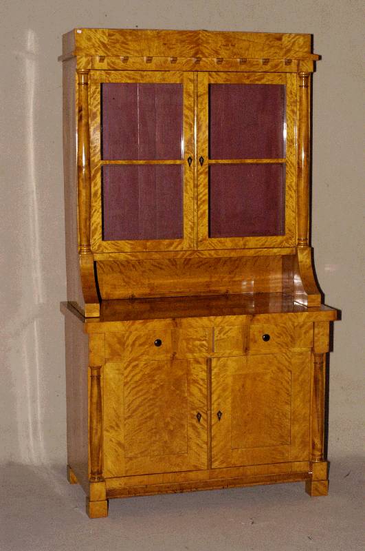 KÜchen- bzw. Eßzimmerschrank, deutsch, um 1920 , Biedermeierstil, Korpus Weichholz, Birkefurnier, Schrank aus mehreren alten Teilen aufgebaut, ...