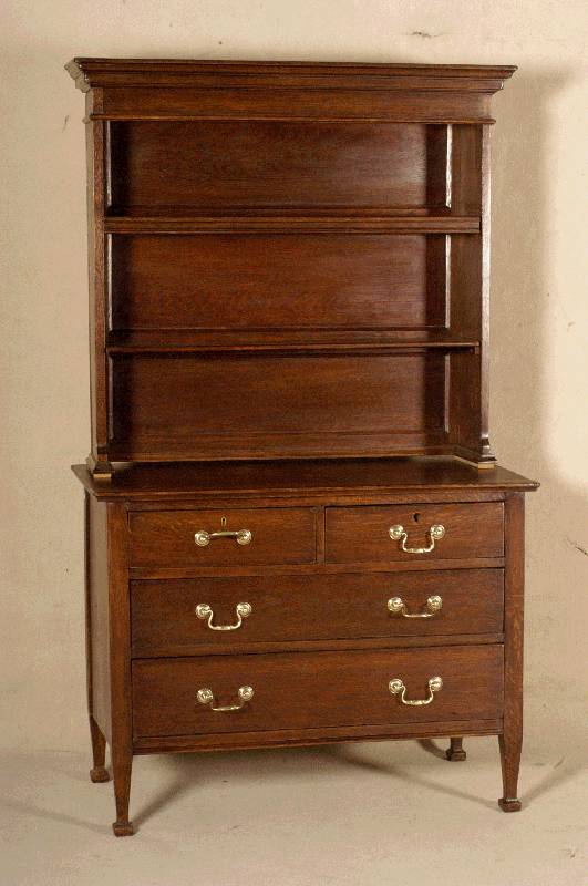 Kommode mit Tellerboardaufsatz, England, um 1910, Eiche massiv, eckige FÜße, 2 Schubladen, original BeschlÄge, Aufsatz mit 2 Ablagebrettern, ...