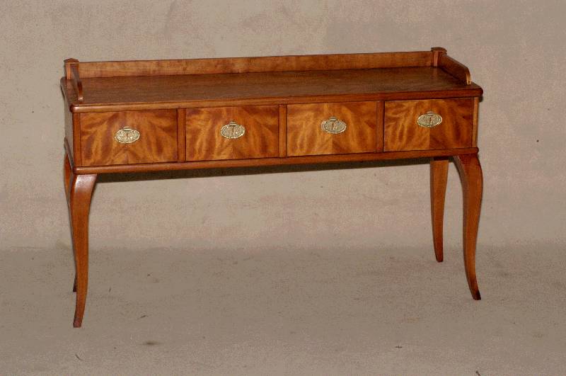 Konsolentisch, deutsch, um 1910, Korpus Weichholz, Birkefurnier, 4 Schubladen mit original BeschlÄge, 4 BarockstilfÜße, leicht gebogen, kleine ...