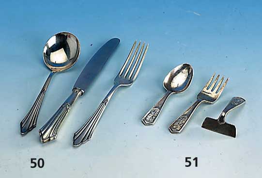 Kinderbesteck: Breischieber, -gabel und -lÖf- fel, Tiffany, um 1910, ca. 6 bzw. 11 cm, Metall versilbert