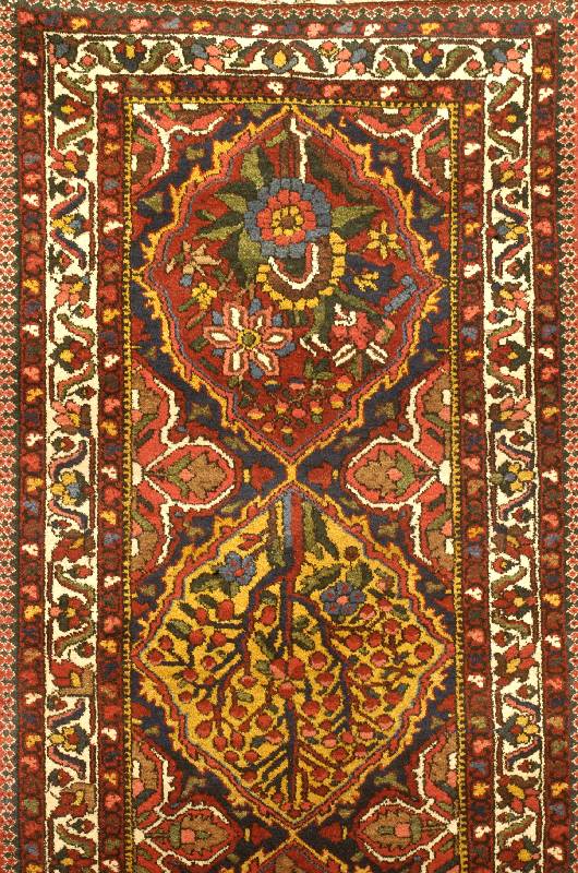 Bachtiar, Persien, ca. 50 Jahre, Wolle auf Baumwolle, ca. 348 x 117 cm, SchÄtzwert: 850.- EURO, EHZ: 2