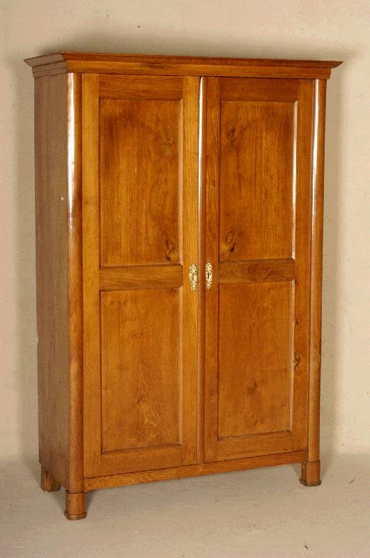 SpÄtbiedermeierschrank, um 1850/60, Ulme massiv, zweitÜrig, Alters- und Gebrauchsspuren , TÜr verzogen, mit Fehlteil, ca. 173x123x51 cm