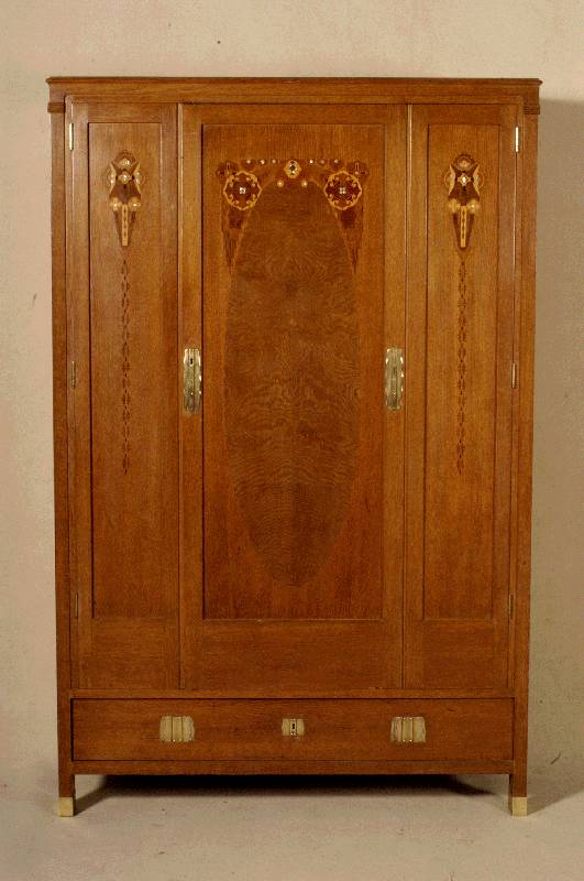 Schrank, um 1925, Eiche furniert, im Sinne des spÄten Jugendstils aufwendig intarsierte TÜren, innen komplett mit Mahagonifurnier ausgekleidet, ...