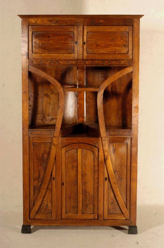 Eckschrank, deutsch, um 1900, DarmstÄdter Jugendstil, Eiche massiv, fÜnftÜrig, Korpus und TÜren partiell mit floralen und landschaftlichen ...