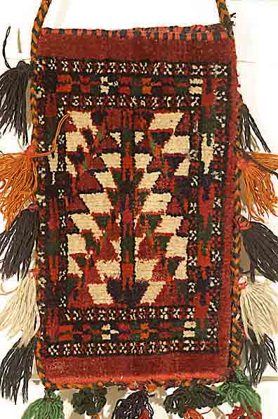Yomuth-LÖffeltasche, Turkestan, um 1920, Wolle auf Wolle, ca. 31 x 17 cm, SchÄtzwert: 300.- EURO, mit Wollquasten, EHZ: 3