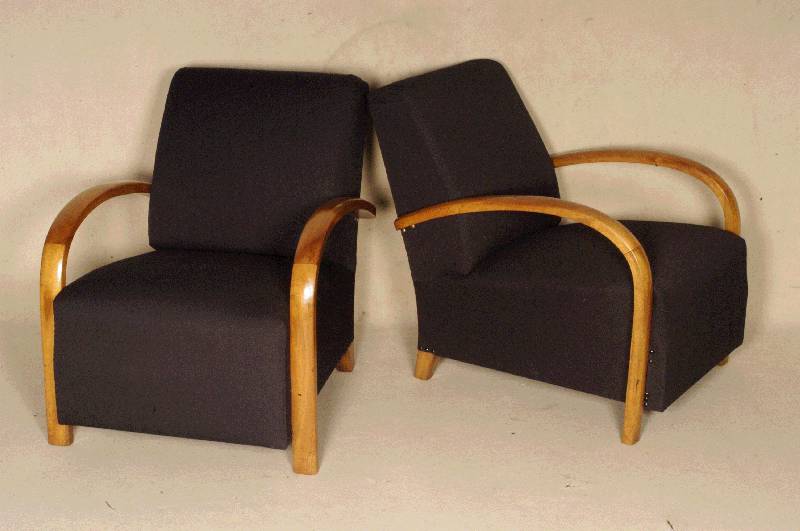 Paar Sessel, ArtDeco, Frankreich, um 1930, Lehnen und FÜße Nußbaum massiv, in handwerklich traditioneller Art hochwertig neu bezogen, strenger ...
