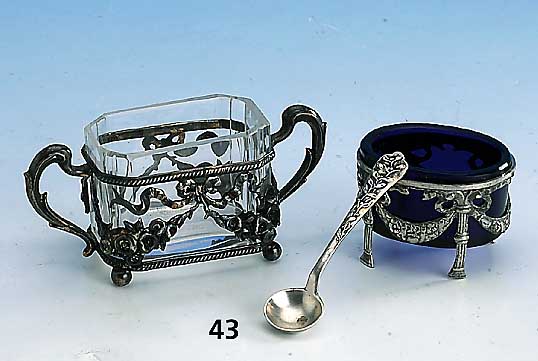 Konvolut 2 SalzschÄlchen, um 1900, Silberfassungen, Orig.-GlaseinsÄtze (1 x blau, 1 x transparent), 1 x mit LÖffelchen, schÖnes Konvolut
