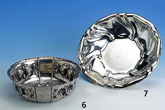 Anbietschale, deutsch, SchwÄbisch-GmÜnd um 1900, 800er Silber, Barockstil, Meistermarke Otto Wolter, ca. 355 g, H ca. 5 cm, D ca. 28 cm