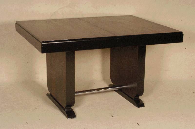 ArtDeco-Konferenztisch, Frankreich, um 1920, Riopalisander gespiegelt furniert, zum Teil schwarz abgesetzt, elegant geschwungener Fuß, mittig ...