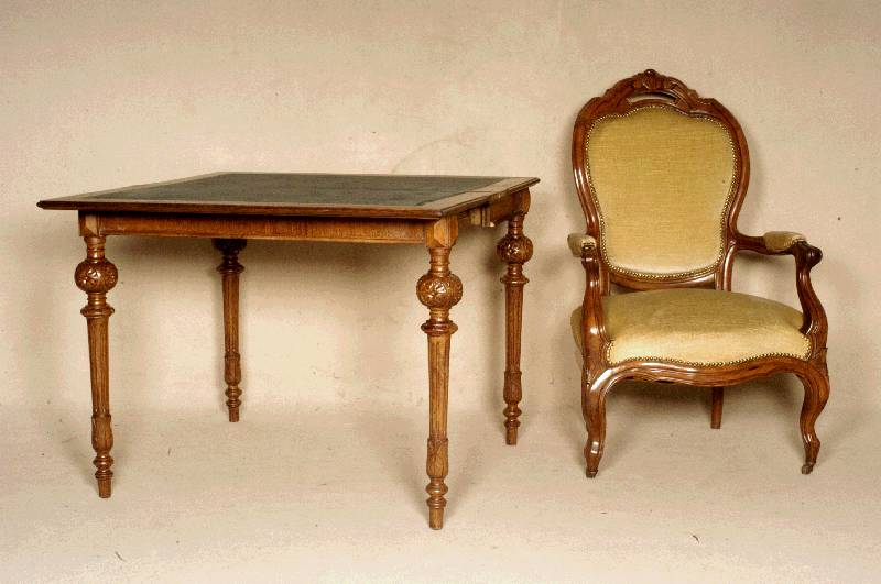 Spieltisch, deutsch, um 1880, Korpus Weichholz, Eichefurnier gespiegelt, Platte aufklappbar, unter der Platte ein Ablagefach fÜr mehrere Spiele, ...
