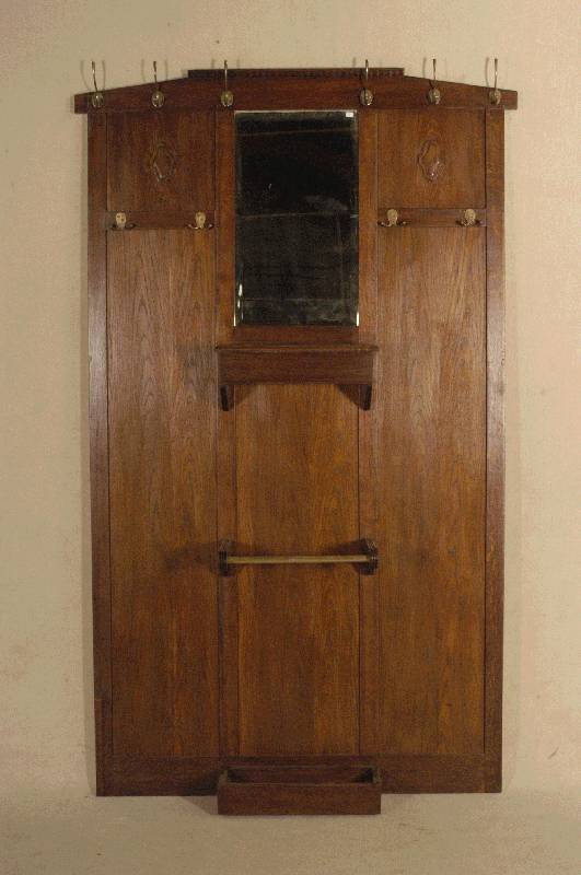 Gaderobe, deutsch, um 1910, Eiche massiv, Eichefurnier, mittig Spiegel mit Facettschliff, Ablagefach, Messinghaken erneuert, restauriert und neu ...