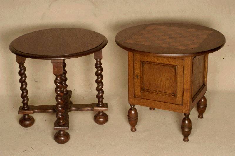 Runder Spiel- bzw. Beistelltisch, Holland, um 1900, Eiche massiv, Platte mit Einlegearbeiten aus Birke- und Nußbaumfurnier als Schachbrett, im ...