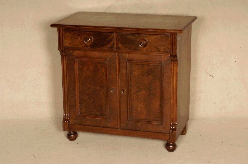Halbschrank, deutsch, um 1880/90, GrÜnderzeit, Korpus Weichholz, Wurzelfurnier z.T. gespiegelt, auf Rahmen gearbeitet, aufgesetzte Leisten, ...