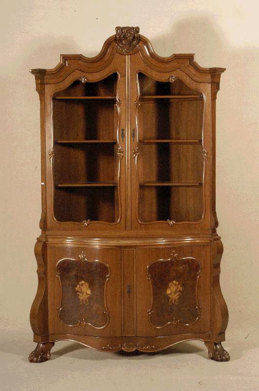 Eckschrank, Holland, um 1880, Barockstil, nach dem Vorbild von 1760, Korpus Weichholz, Nußbaum- bzw. Wurzelnußfurnier, TatzenfÜße, im Unterteil ...