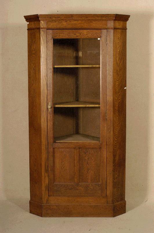 Eckschrank, deutsch, um 1900, Eiche massiv, TÜr auf Rahmen gearbeitet, Leisten einfach getreppt, schÖner harmonischer Aufbau, TÜr verglast, ...