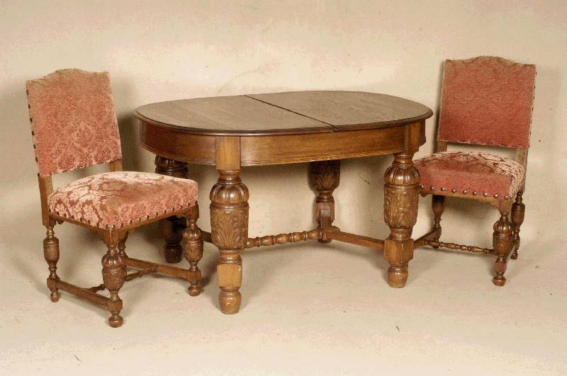 Tisch mit 4 StÜhlen, Holland, um 1905, Eiche massiv, StÜhle mit gedrechselten Beinen, verstrebt, Flachschnitzereien, Polsterung in den 60er ...
