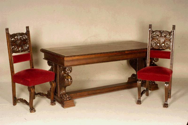 Tisch mit 6 StÜhlen, deutsch, um 1910, im Neo-Renaissancestil, Tisch Korpus Weichholz, Nußbaum massiv, Nußbaumfurnier, seitliche Wangen aus dem ...