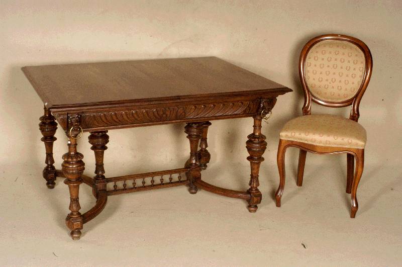 Tisch, deutsch, um 1880/90, Eiche massiv, Beine verstrebt, Zarge reich geschnitzt, abschließende LÖwenkÖpfe, Platte Eiche massiv, Weichholz, ...