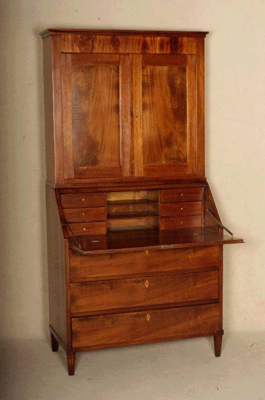 Aufsatzschreibschrank, deutsch, um 1810, z.T. Mahagoni massiv, Mahagonifurnier, zweiteiliger Korpus mit dreischÜbigem Kommodenteil, auf kurzen ...