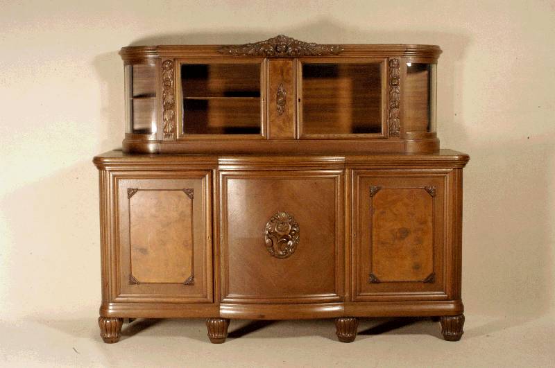 Buffet mit Glasvitrinenteil, deutsch, um 1920, Eiche massiv, Eichefurnier, zwei TÜren mit Inlets in Nußbaumfurnier, MitteltÜr leicht gebogene ...