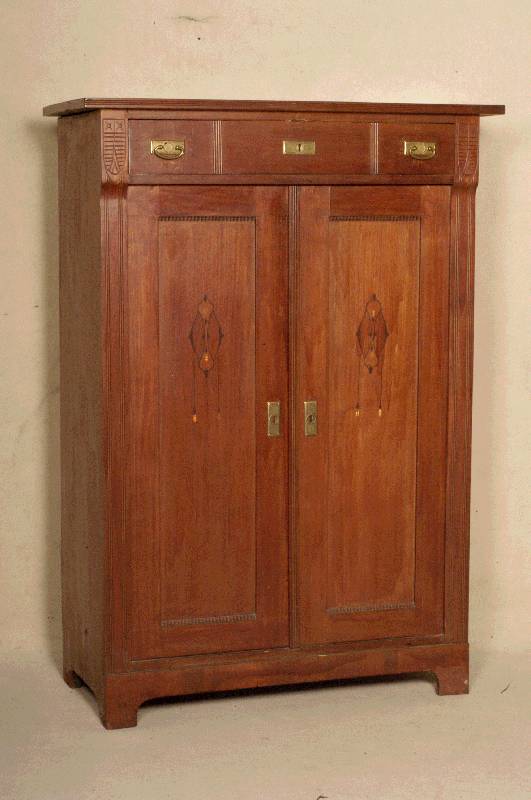 Vertiko, deutsch, um 1910, Jugendstil, Weichholz rÖtlich gebeizt, 2-tÜrig mit deko- rativer Einlegearbeit, 3 EinlegebÖden, eine Kopfschublade, ...