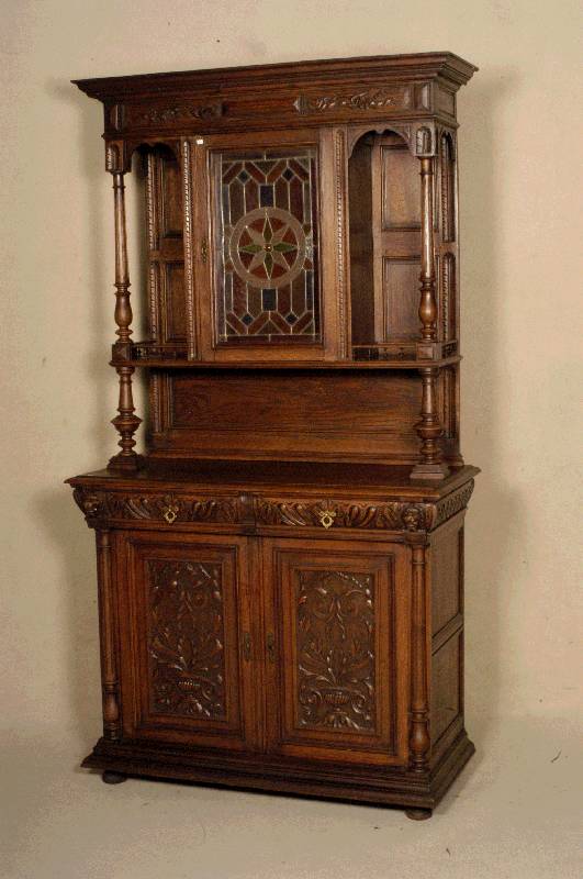 Buffetschrank, Frankreich, um 1900, Eiche massiv, Oberteil mit gedrechselten SÄulen, eintÜrig mit aufwendiger bunter Bleiverglasung , diese ...