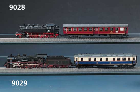 Zug-Set "Nahverkehr", MÄrklin, Spur HO, 2. HÄlfte 20. Jh., 1 Dampflokomotive (Nr. 086521-2), 3 versch. Nahverkehrs-Wagen, l. bespielt, ...