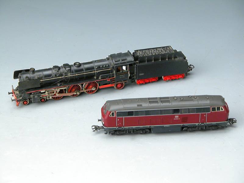 Diesel-Lok, MÄrklin, Spur HO, 2. HÄlfte 20. Jh ., Baureihe 216, Lok-Nr. 216 199-0, MÄrklin -Nr. 3375, l. bespielt, sehr guter Zustand, im ...