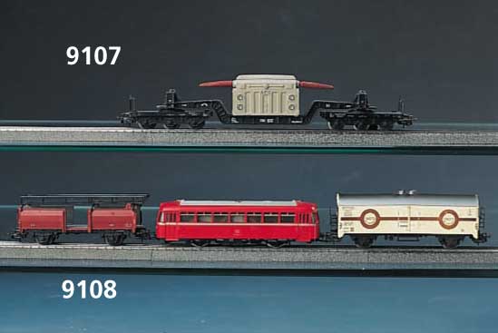 Konvolut MÄrklin, Spur HO, wohl 60er/70er Jahre, Blech, 2 x D-Zug-Wagen Nr. 4027 1. Klasse, 1 D-Zug-GepÄckwagen mit Schlusslichtern Nr. 4044, 2 ...