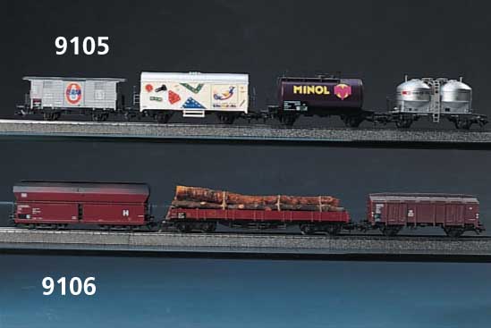 Konvolut GÜterwagen, MÄrklin, Spur HO, 2. HÄlfte 20. Jh., verschiedene GÜterwagen und 2 Personenwagen, alle im Orig.-Karton, l. bespielt bzw. ...