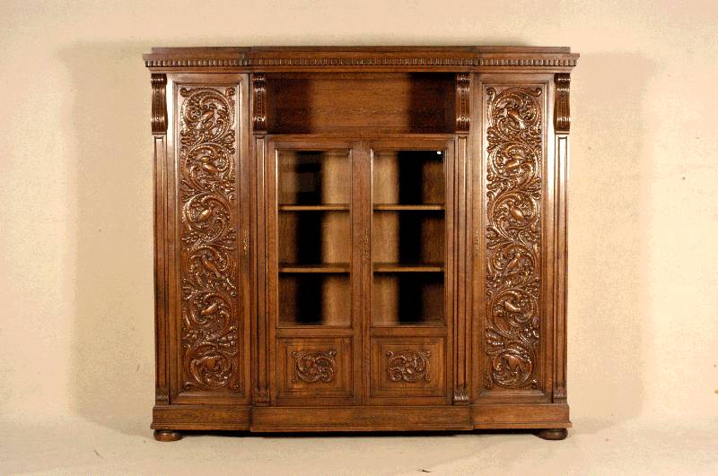 BÜcherschrank, deutsch, Neo-Renaissancestil, Korpus Weichholz, Eiche massiv, Eichefurnier, links und rechts 2 TÜren mit reicher Schnitzerei aus ...
