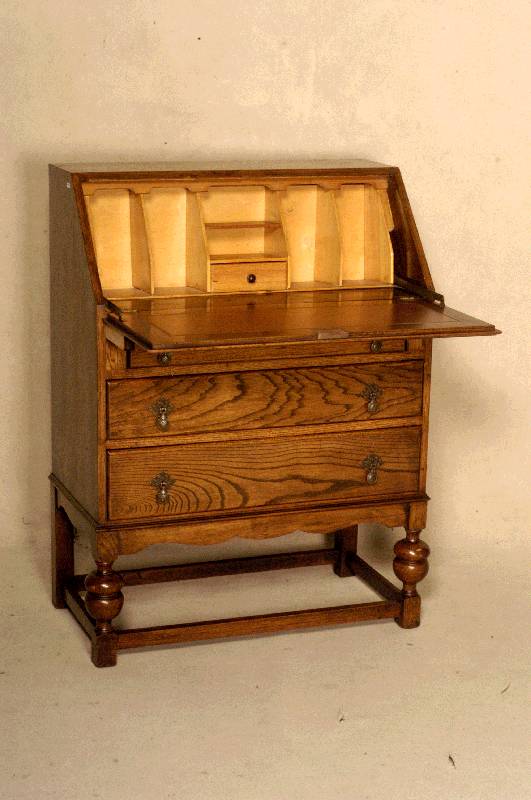 KlappsekretÄr, deutsch, um 1910, Eiche massiv, auf StollenfÜßen, 2 Schubladen, SchrÄgklappe, original BeschlÄge, praktisches MÖbel, leichte ...