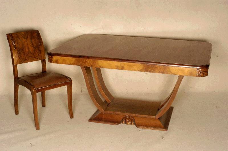 Tisch und 6 StÜhle, Frankreich, um 1920, ArtDeco, Korpus Weichholz, Nußbaum massiv, Nußbaum- bzw. Wurzelnußfurnier, Tisch mit geschnitzten ...