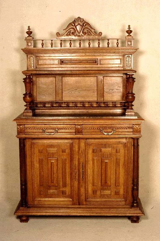 Anrichte mit Prunkaufsatz, deutsch, um 1880, Eiche massiv, aufwendiges abnehmbares Oberteil seitlich kassettiert, kannelierte VollsÄulen, ...