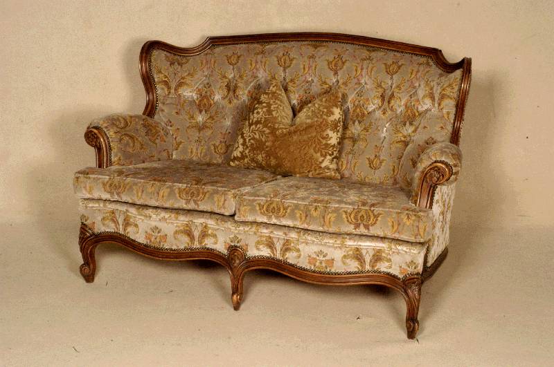 Sofa, Italien/wohl Florenz, um 1960/70, Barockstil, Obstholz, nußbaumfarbig, Polsterung genoppt, original Bezug, leicht verschmutzt, ca. ...