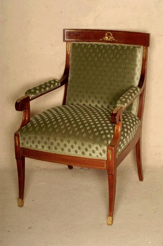 Armlehnsessel, deutsch, um 1910, Mahagoni massiv, Empirestil, elegante Beine, RÜckenlehne und Armlehne dekoriert mit Messingapplikationen, ...