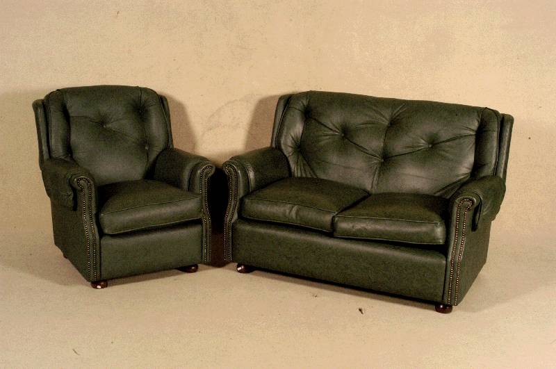 Sitzgarnitur, im englischen Stil, bestehend aus 2-sitzer Sofa und 2 Armlehnsessel, in grÜnem Leder, schÖnes elegantes Design, stabiles ...