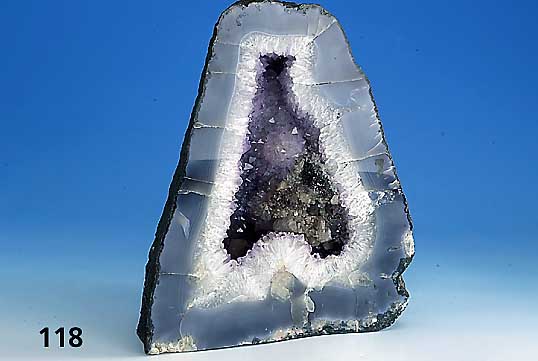 Große Amethystdruse, ca. 14,5 kg, Amethyste in versch. Farbabstufungen, H. ca. 33 cm, B. ca. 28 cm