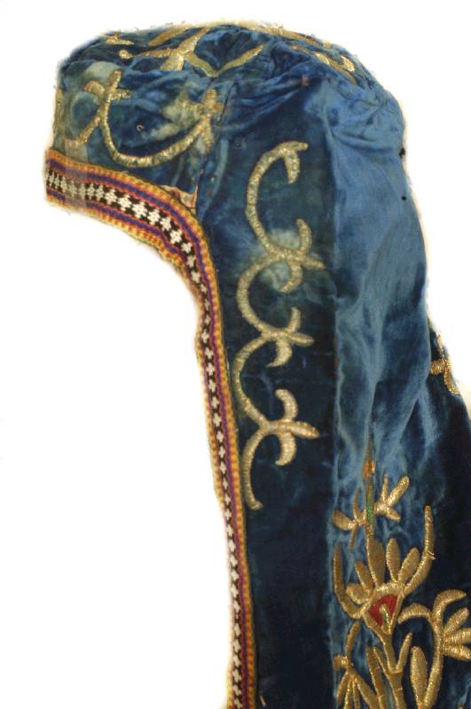 Osmanische MÄdchenhaube, TÜrkei, um 1800, Samt mit Goldbrokat, ca. 51 x 22 cm, SchÄtzwert: 650.- EURO, Fassung und Futter spÄter, Unikat, ...