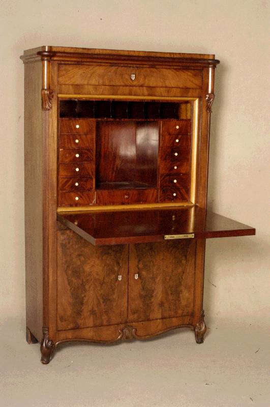 SchranksekretÄr, mitteldeutsch, um 1855/65, 2-tÜrig, Front auf Rahmen gearbeitet, Pyramidenmahagonifurnier 4-fach gespiegelt, sehr schÖne ...