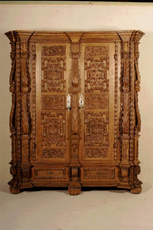 Spaltschrank, deutsch/wohl WÜrzburg, um 1680/1730, Korpus Weichholz, Eiche massiv, im sogenannten Grottenstil, aufgelegte Schnitzereien aus dem ...